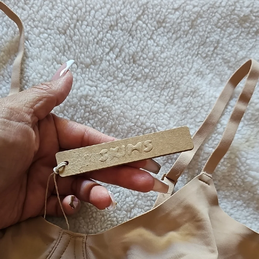 SKIMS Beige Underwire Bra - Picture 2 of 6